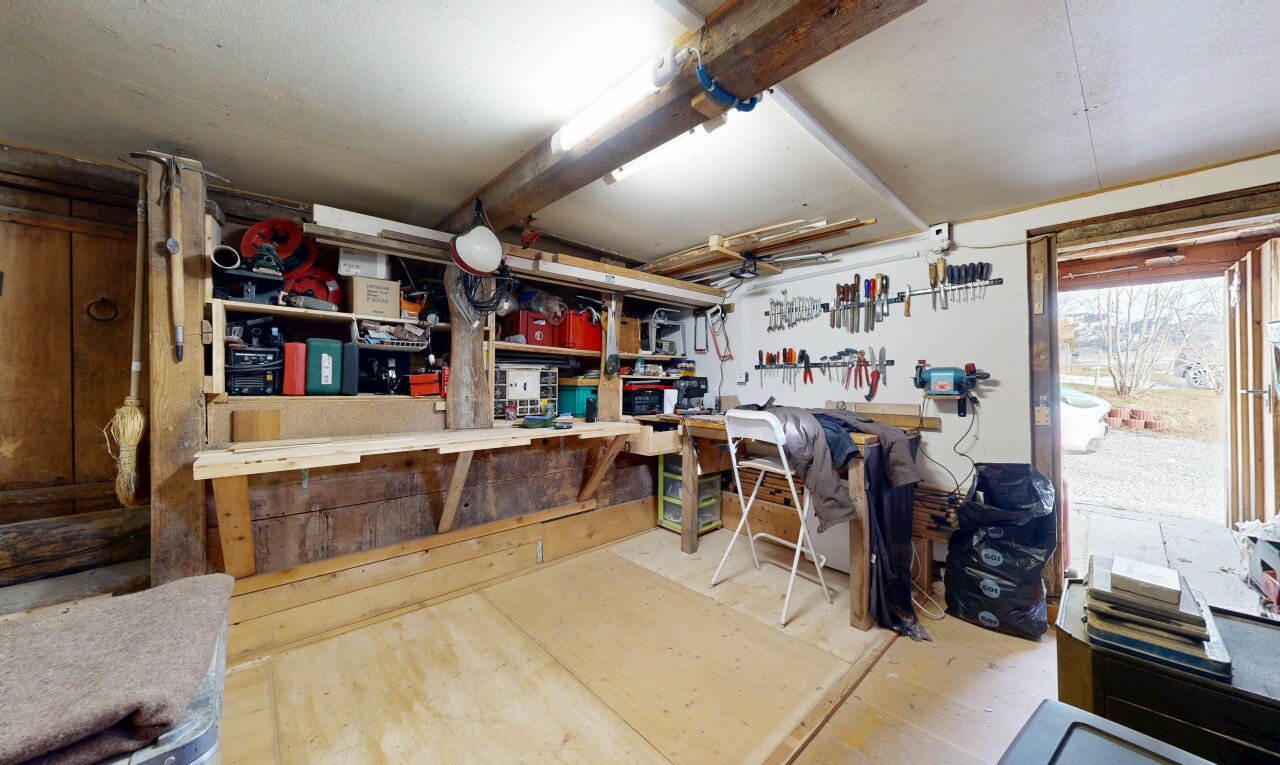 bureau avec atelier, inside property, lumière naturelle, et natural light