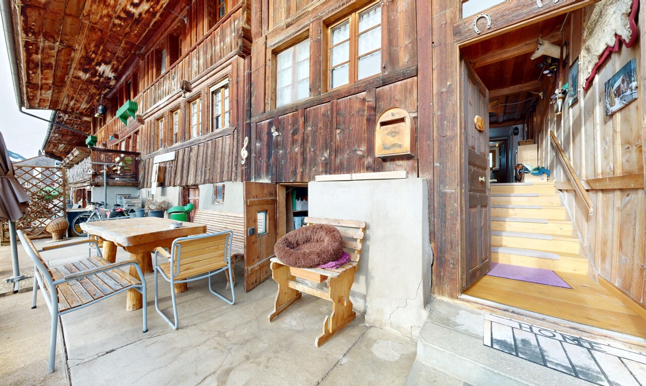 terrasse avec coin repas extérieur