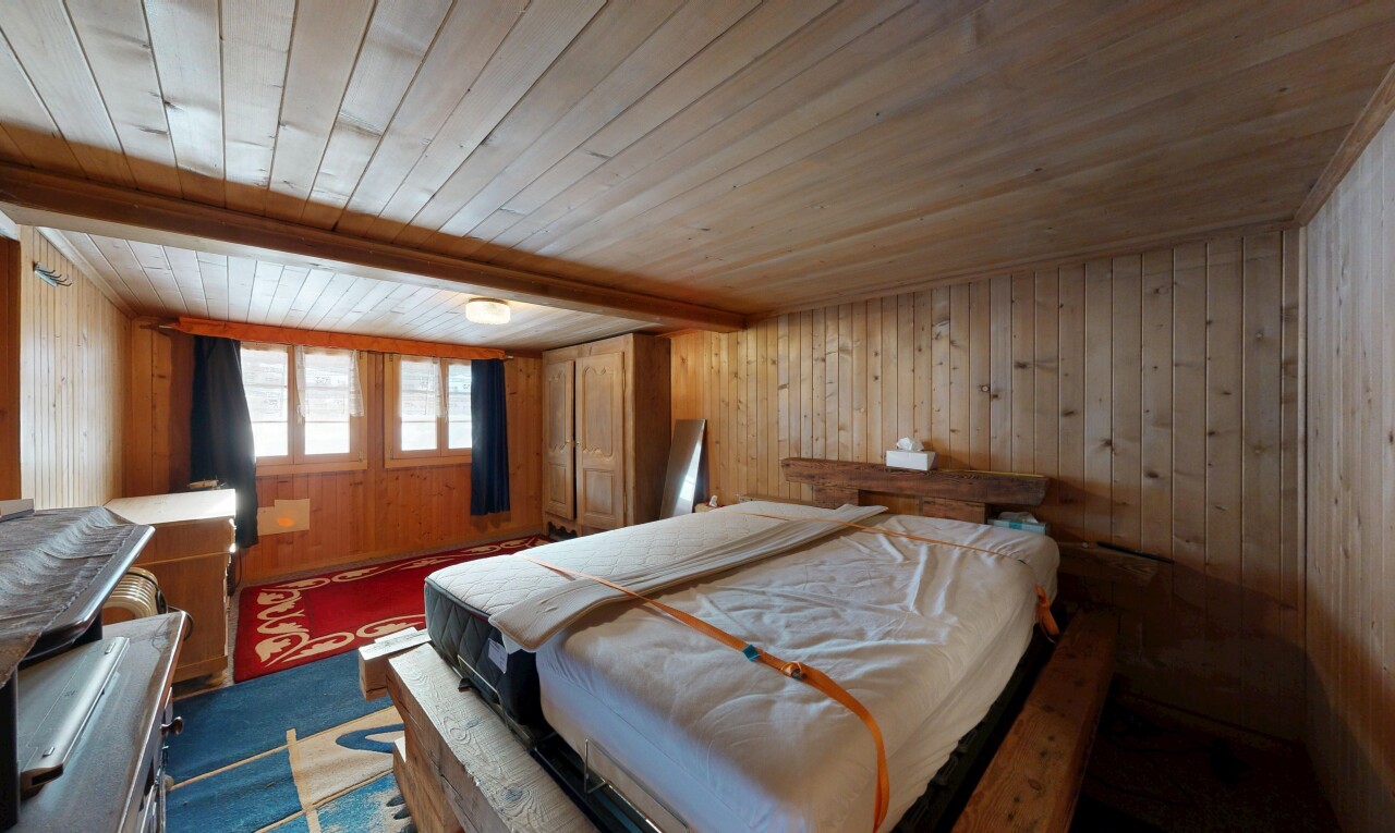 chambre avec mur en bois, wood wall, plafond en bois, wood ceiling, et inside property