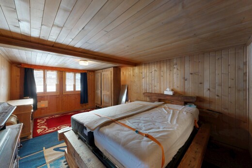 chambre avec mur en bois, wood wall, plafond en bois, wood ceiling, et inside property