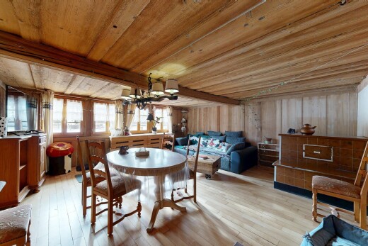 salon / salle à manger avec inside property, sol en finition bois, wood finish floor, lumière naturelle, et natural light