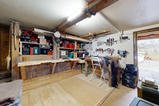 bureau avec atelier, inside property, lumière naturelle, et natural light