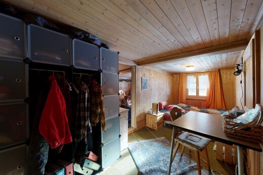 salle à manger avec plafond en bois, wood ceiling, lumière naturelle, natural light, et inside property