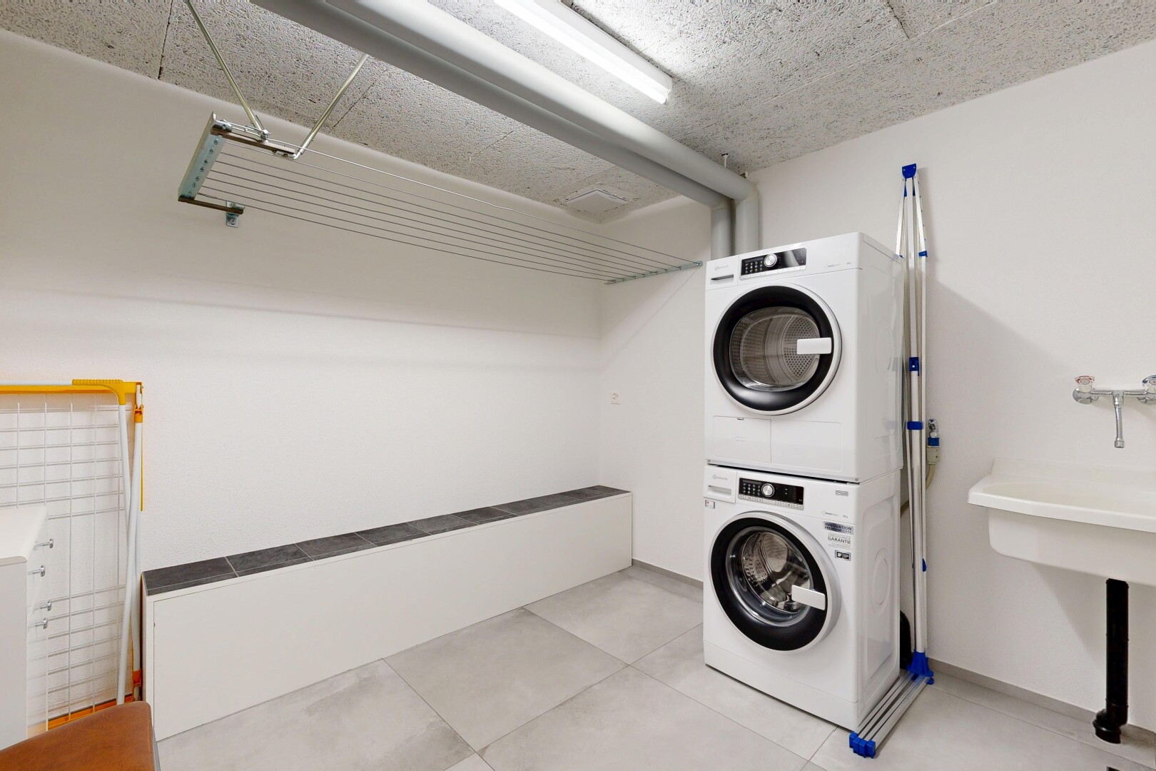 wäschekammer mit gipskartonwand, drywall, wäscherei, inside property, und waschturm