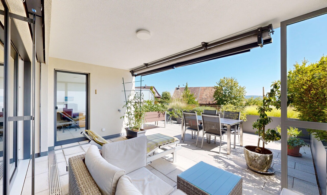 terrasse mit essbereich im freien, day time, wohnraum im freien, und from property