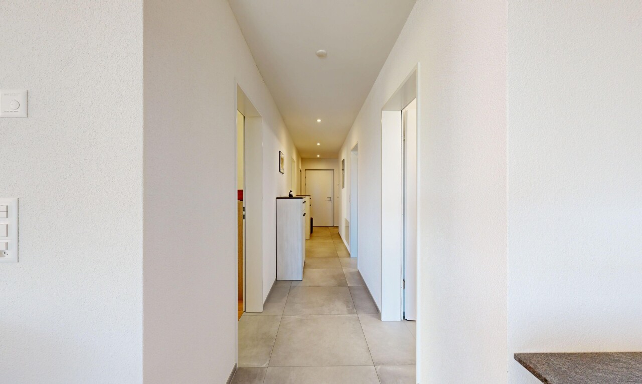 halle / korridor mit einbauleuchten, inside property, light floor, gipskartonwand, und drywall