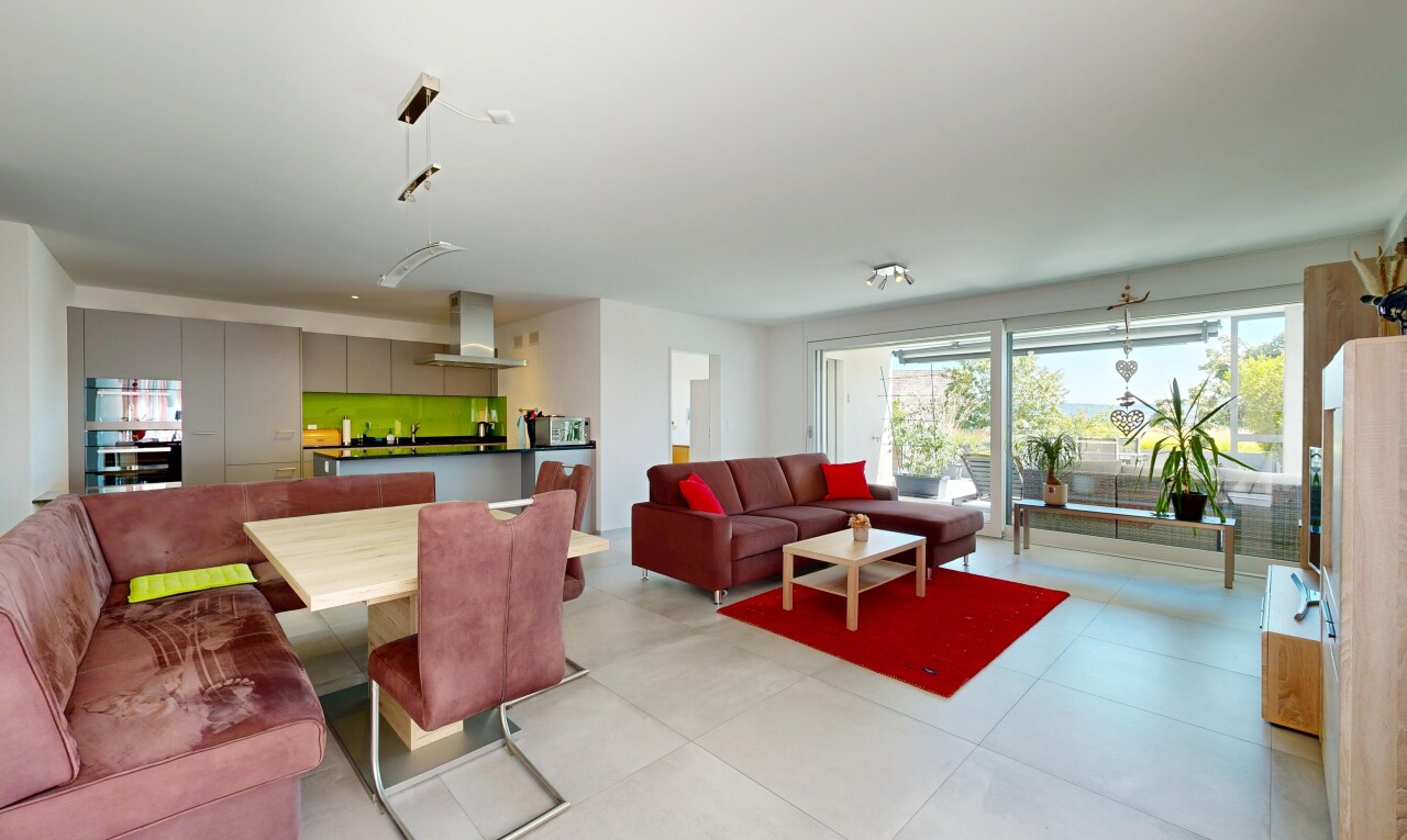 wohn- / esszimmer mit gipskartonwand, drywall, inside property, und light floor