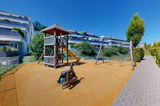 terrasse mit spielplatz und day time