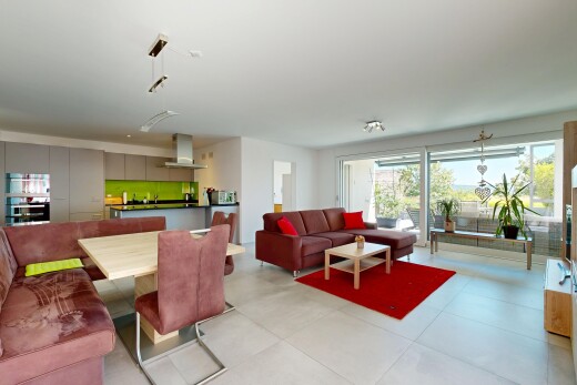 wohn- / esszimmer mit gipskartonwand, drywall, inside property, und light floor