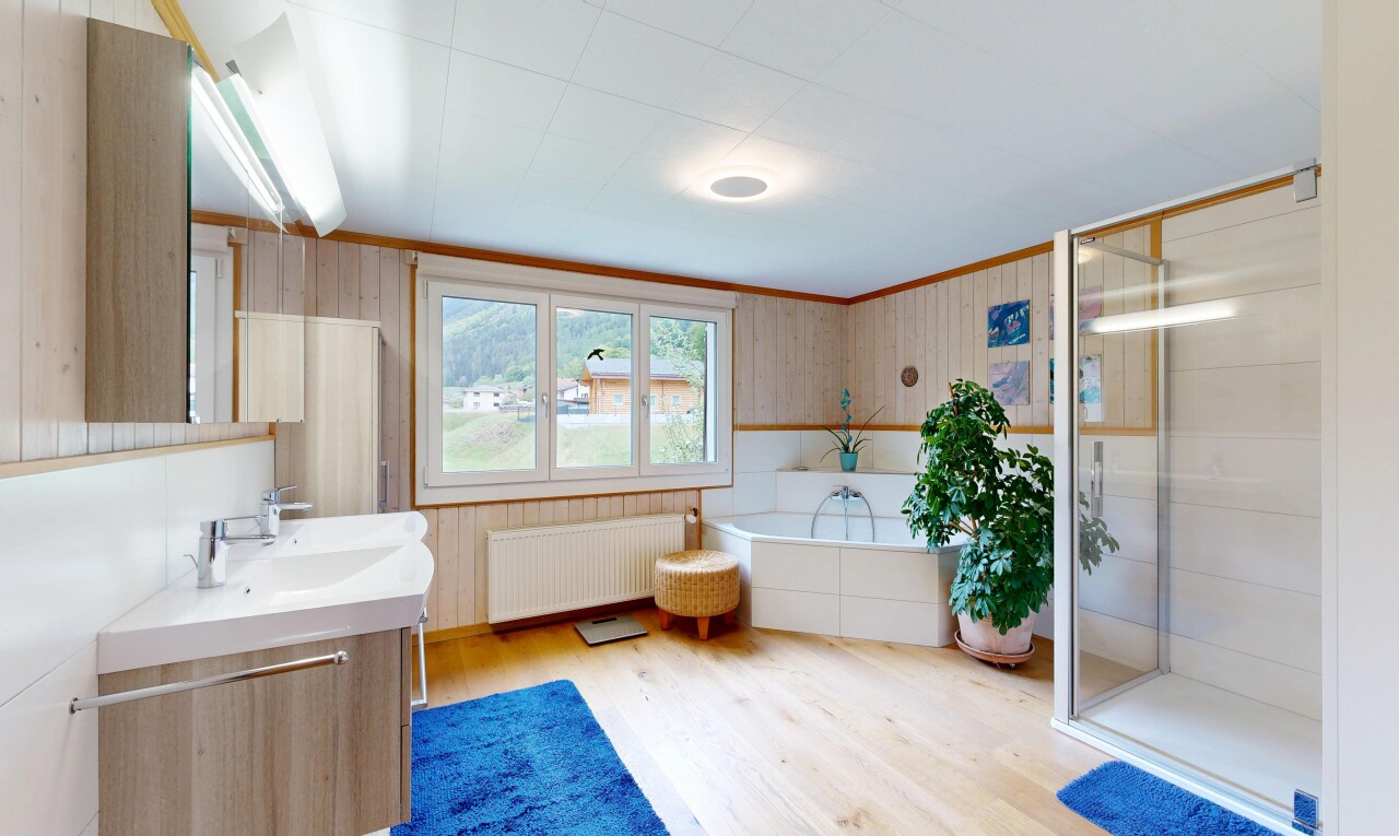 bad mit komplettes badezimmer, wood finish floor, holzfußboden, dusche, und kühler