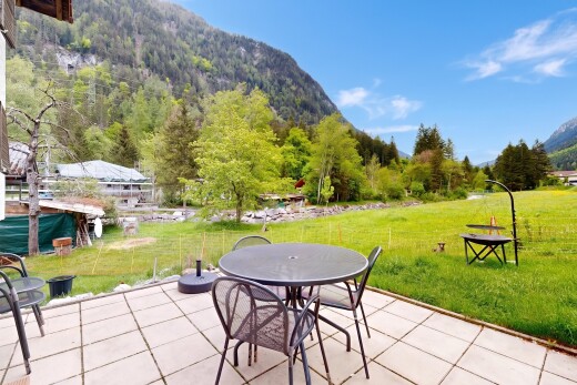 terrasse avec vue sur la montagne, mountain view, pelouse, from property, et coin repas extérieur