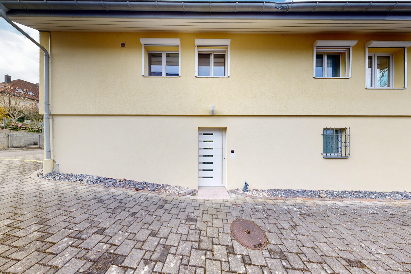 außenansicht mit stuckverkleidung und property visible