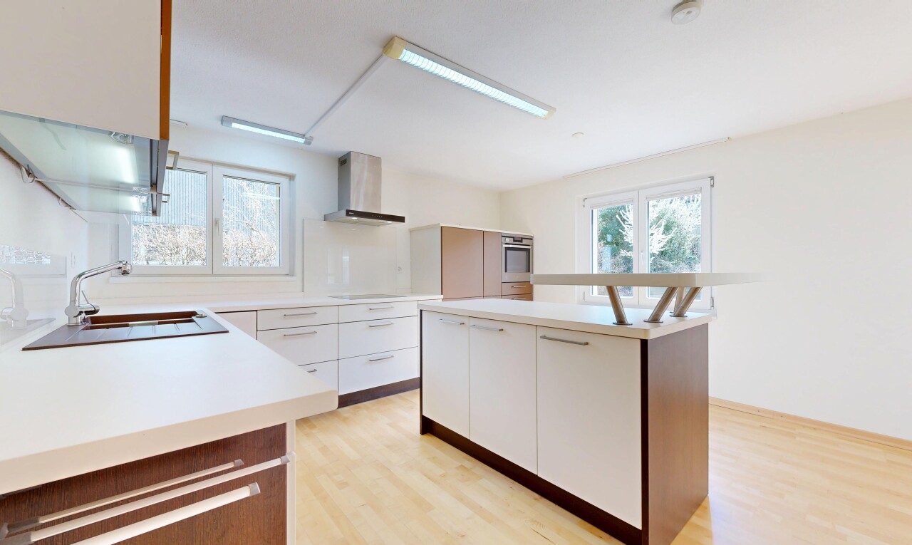 küche mit arbeitsplatten, light countertops, holzfußboden, wood finish floor, und kücheninsel