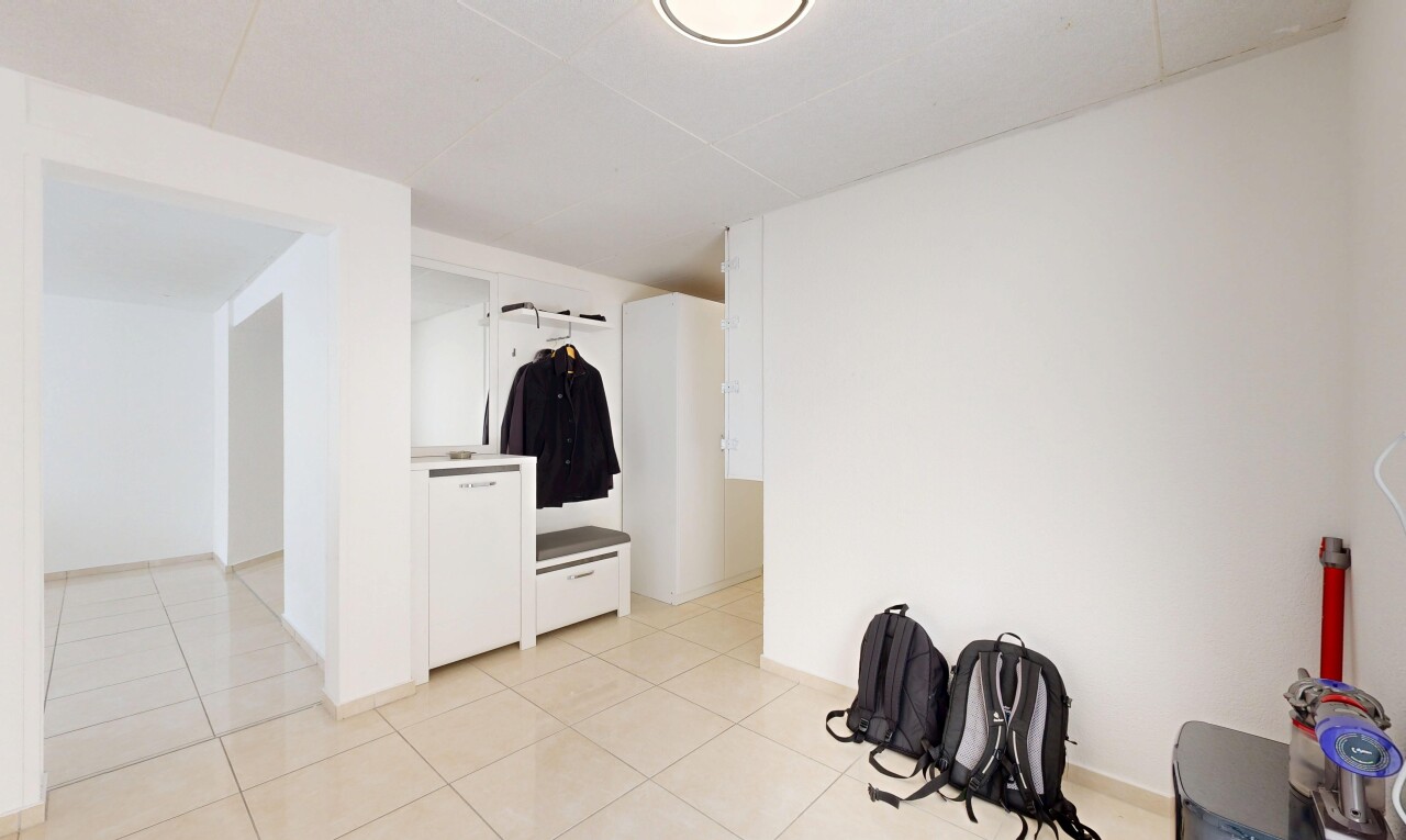 leerer raum mit gipskartonwand, drywall, light floor, fliesenboden, und tile floor