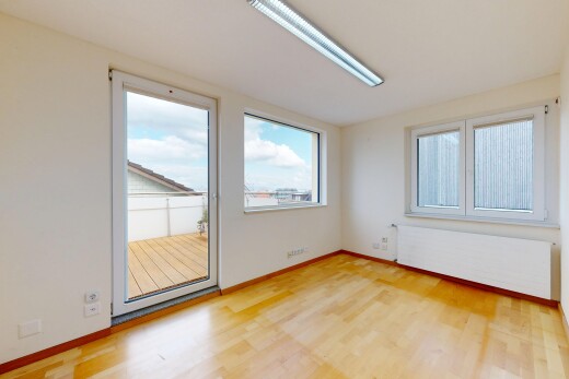 leerer raum mit kühler, gipskartonwand, drywall, inside property, und light floor