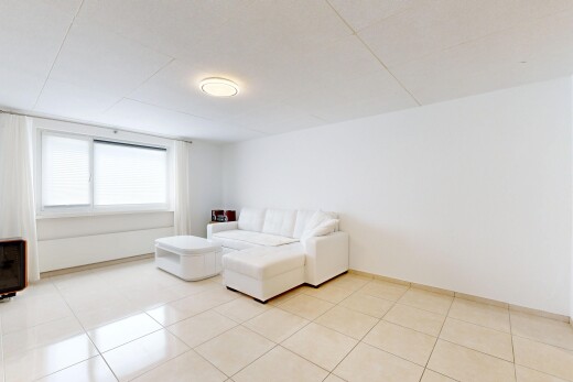 salon avec light floor, natural light, lumière naturelle, drywall, et cloison sèche