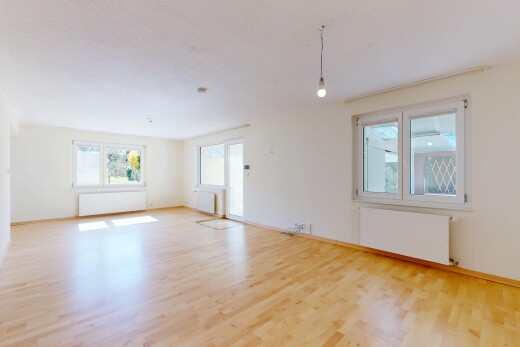 leerer raum mit kühler, gipskartonwand, drywall, natürliches licht, und natural light