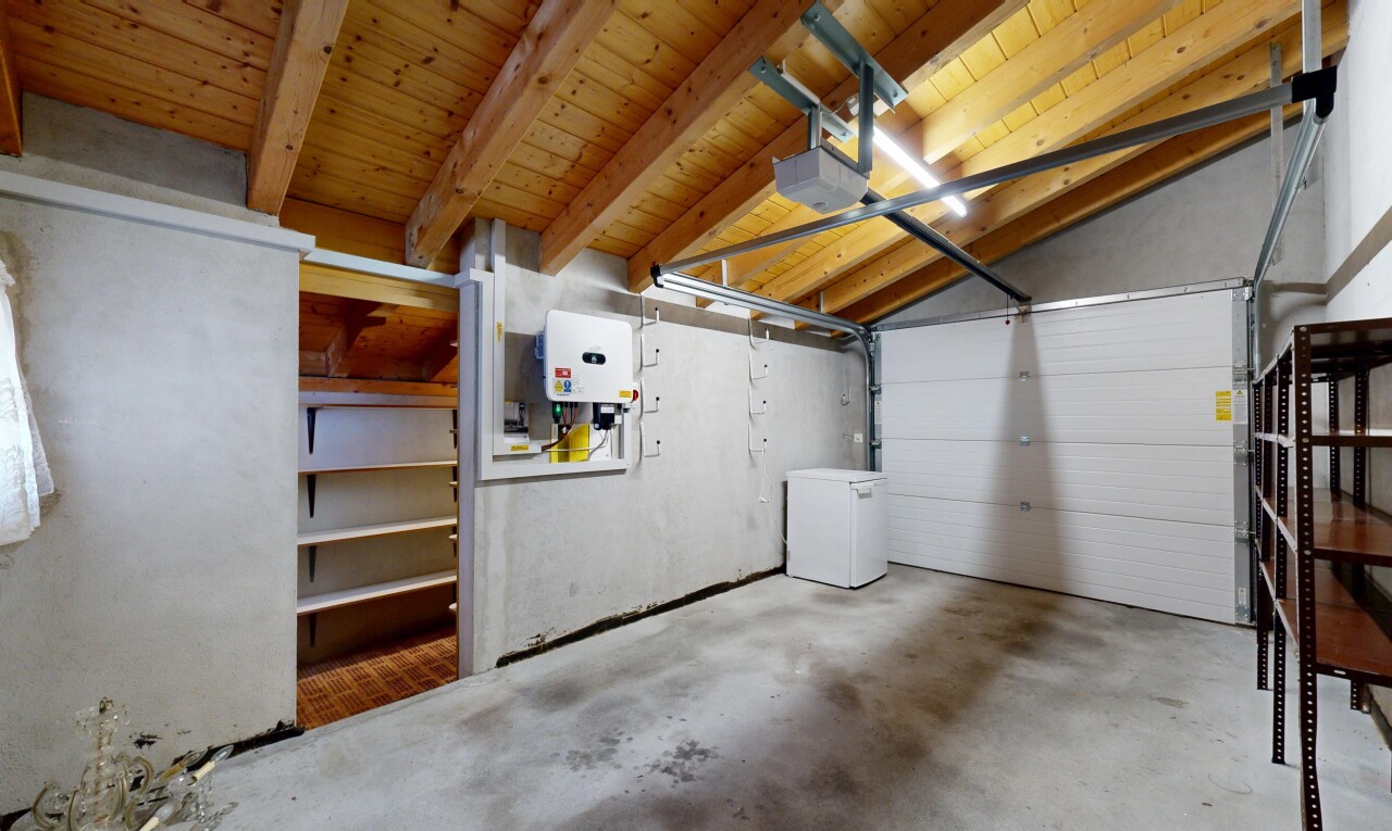 parking avec inside property