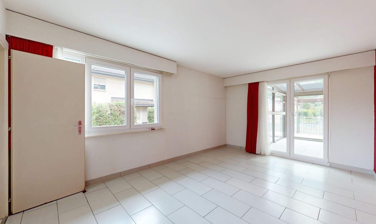 pièce vide avec drywall, cloison sèche, baseboards wall, plinthes murales, et inside property