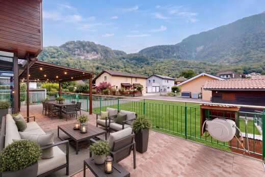 terrasse avec mountain view, vue sur la montagne, view focus, day time, et terrasse