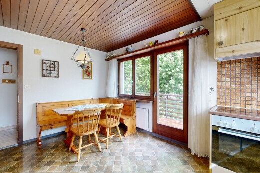salle à manger avec plafond en bois, wood ceiling, inside property, cloison sèche, et drywall