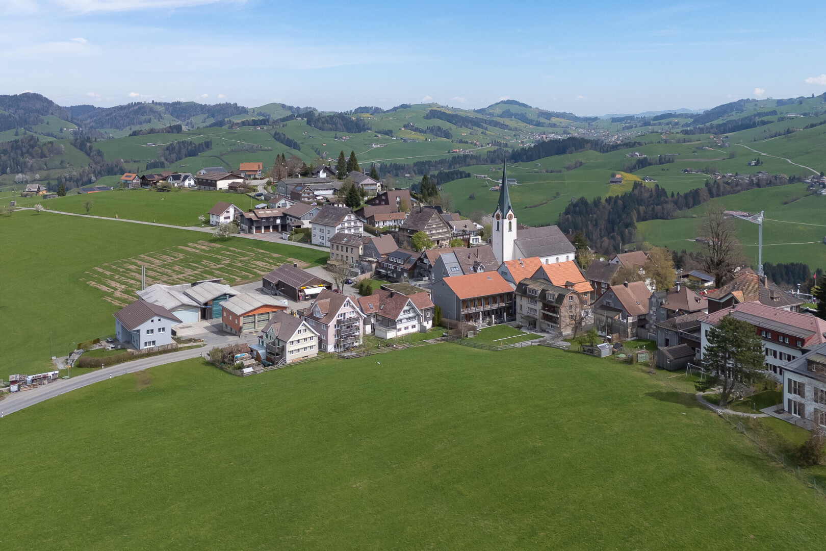 blick auf die berge mit blick auf die berge, mountain view, day time, und aerial view