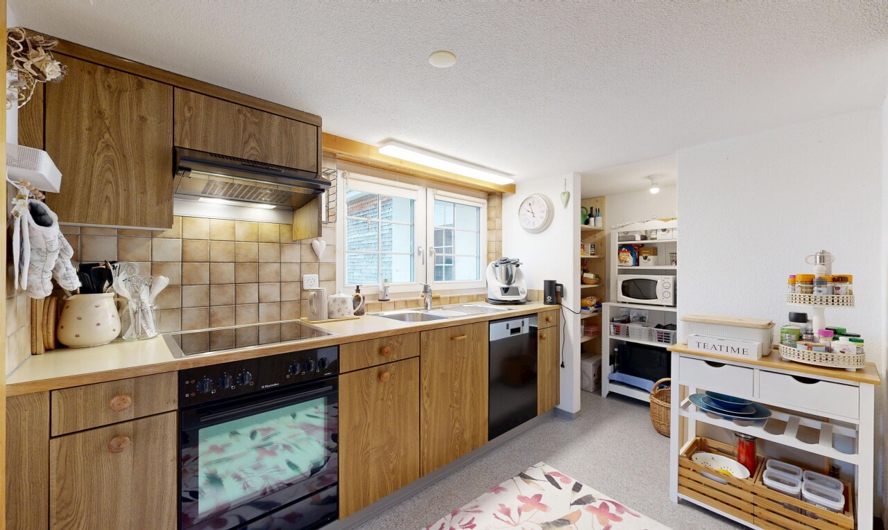 küche mit ofen, light floor, light countertops, arbeitsplatten, und inside property