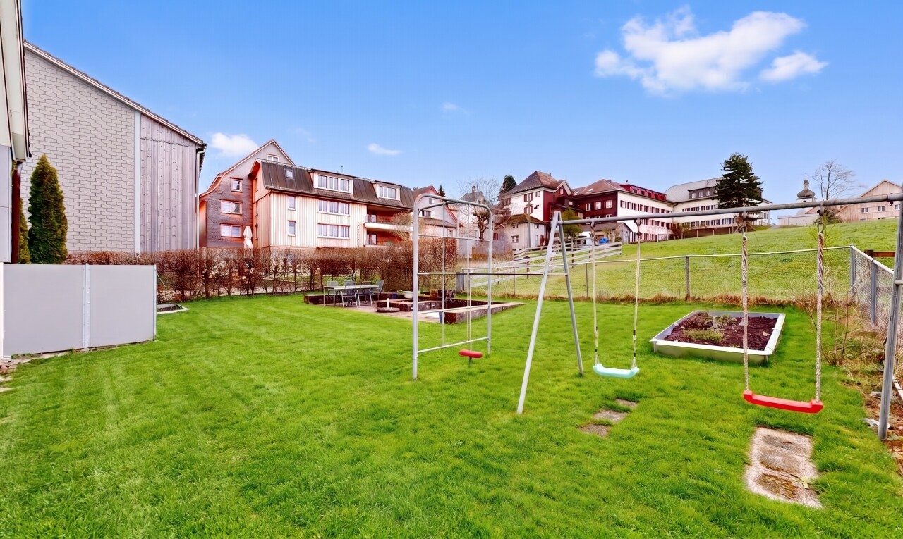 garten mit zaun, rasen, day time, und from community