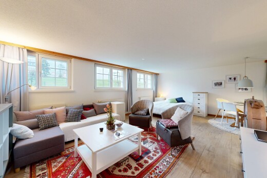 wohnzimmer mit inside property, holzfußboden, wood finish floor, gipskartonwand, und drywall