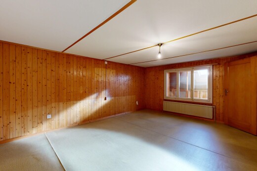 leerer raum mit kühler, inside property, wood wall, holzwand, und natural light