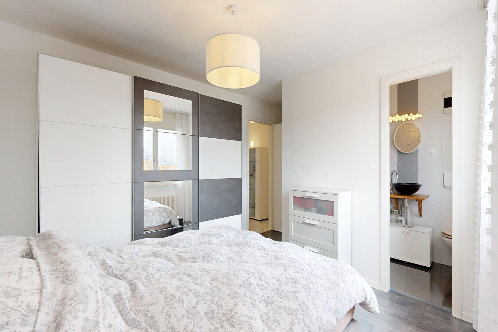 zimmer / schlafzimmer mit inside property, drywall, und gipskartonwand