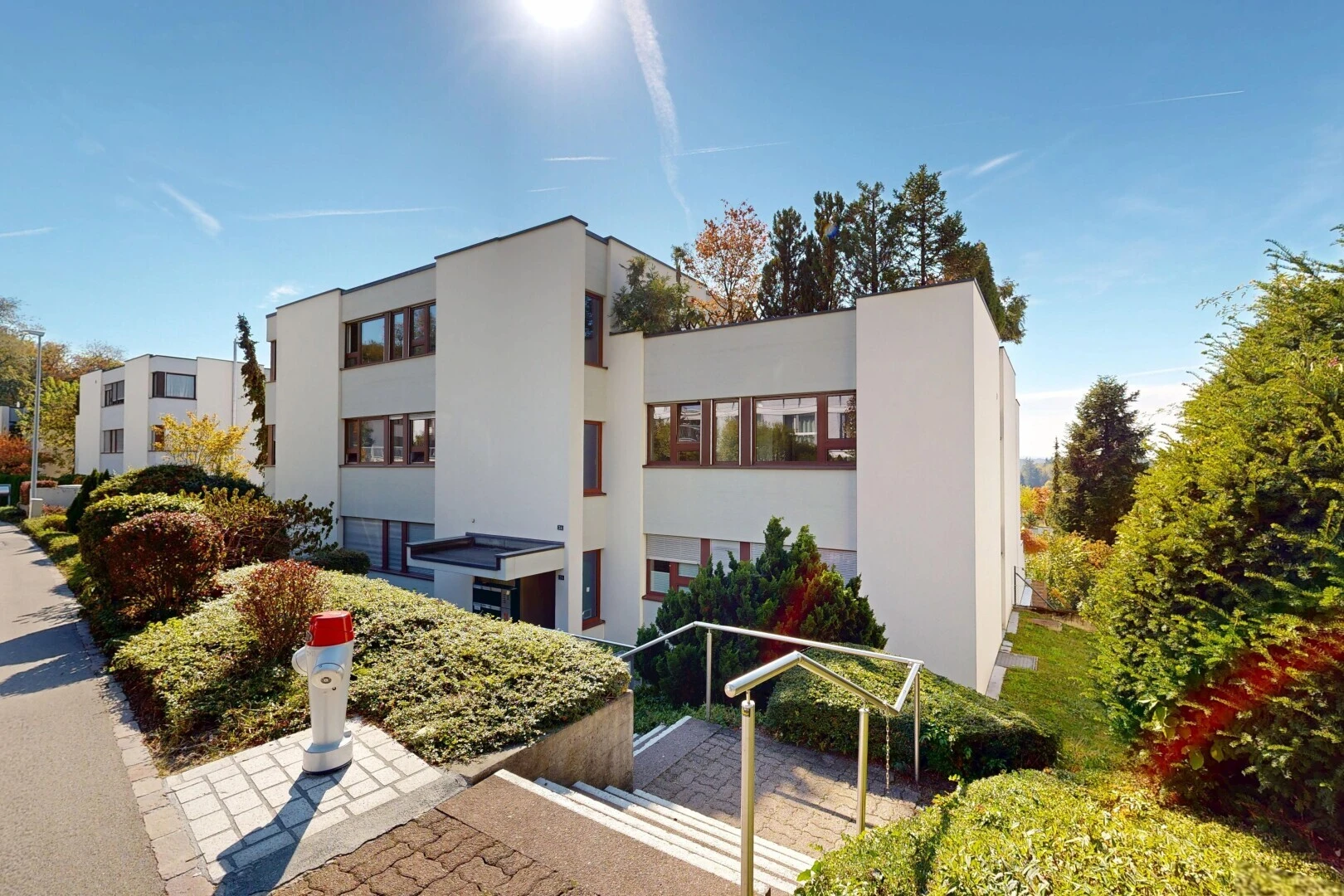 extérieur du bâtiment avec apartment complex view, vue sur le complexe d'appartements, et day time