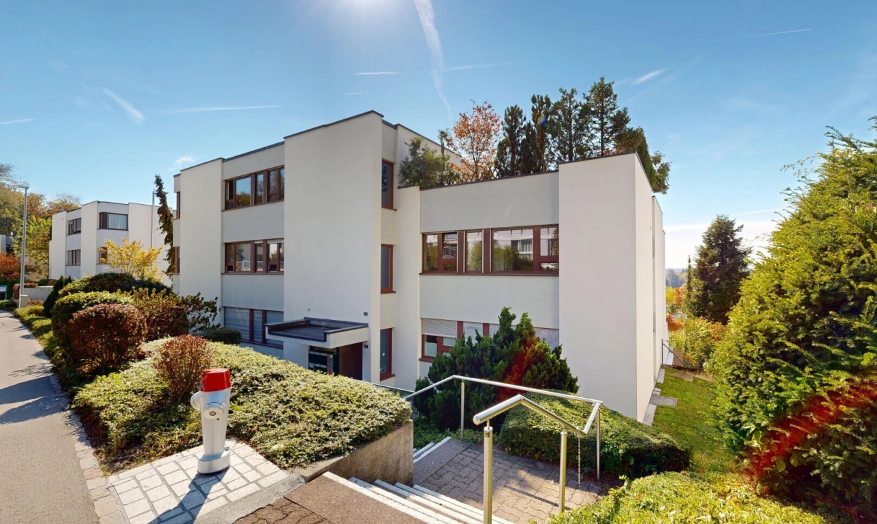 extérieur du bâtiment avec apartment complex view, vue sur le complexe d'appartements, et day time