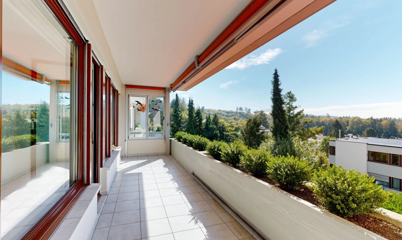 balcon avec view focus, day time, et balcon