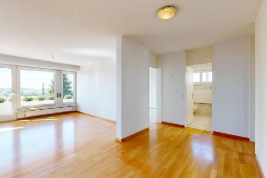 leerer raum mit inside property, fußleistenheizung, gipskartonwand, drywall, und holzfußboden