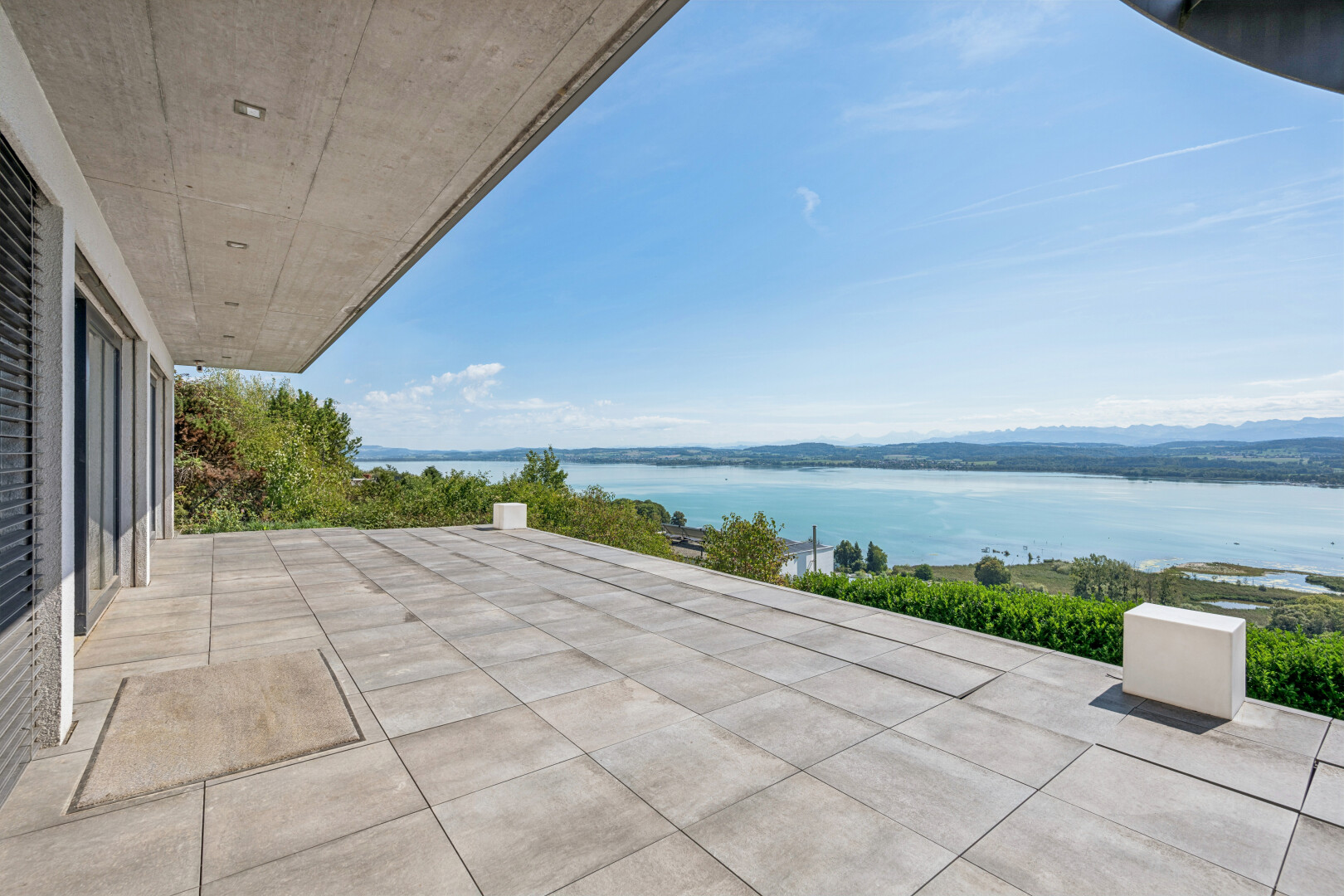 terrasse mit water view, seesicht, view focus, from property, und day time