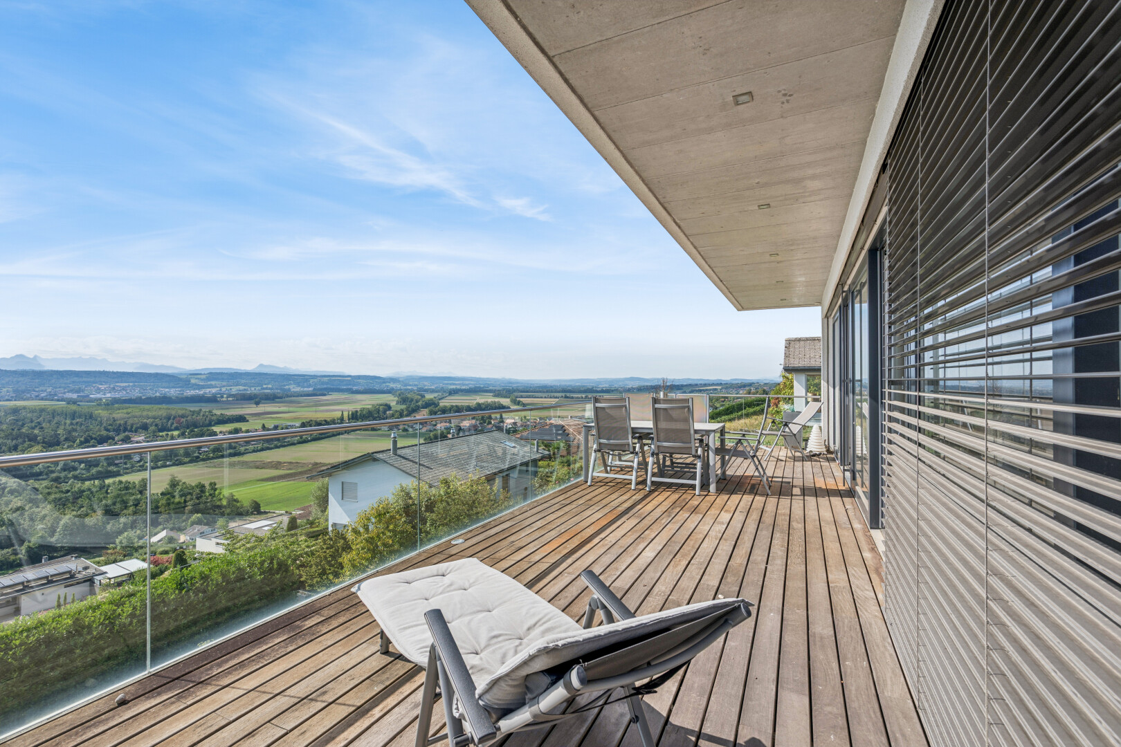 terrasse mit view focus, from property, essbereich im freien, deck, und day time