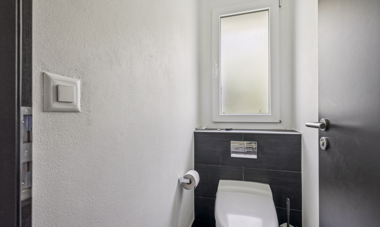 bad mit toilette und inside property