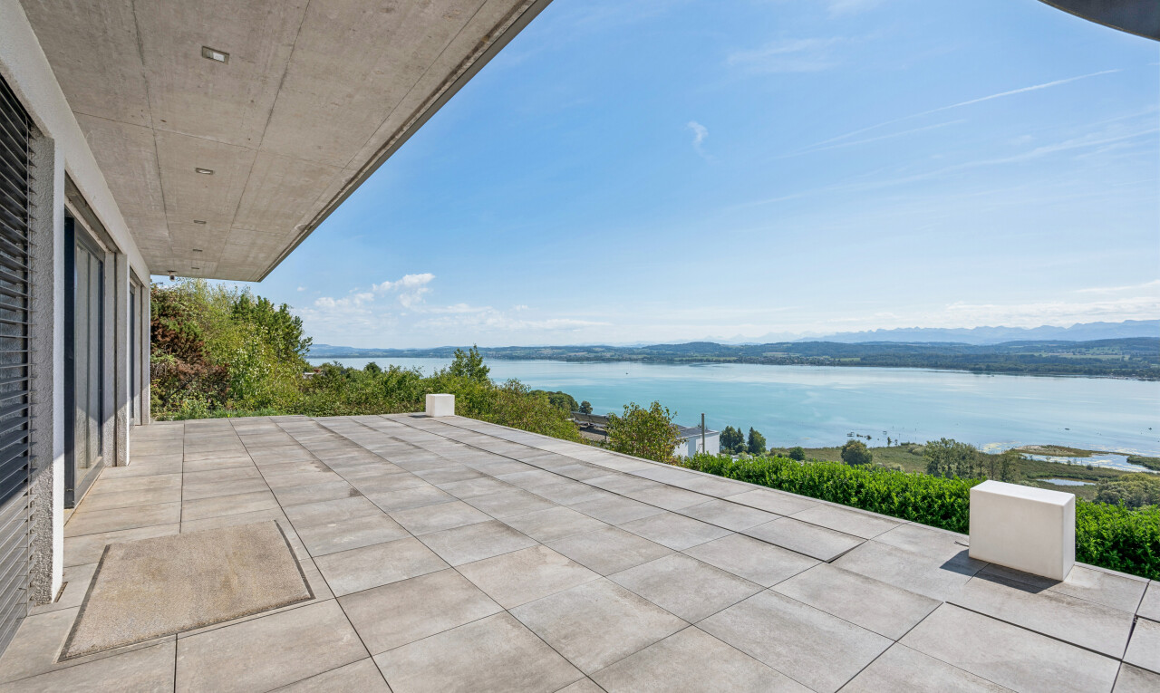 terrasse mit water view, seesicht, view focus, from property, und day time
