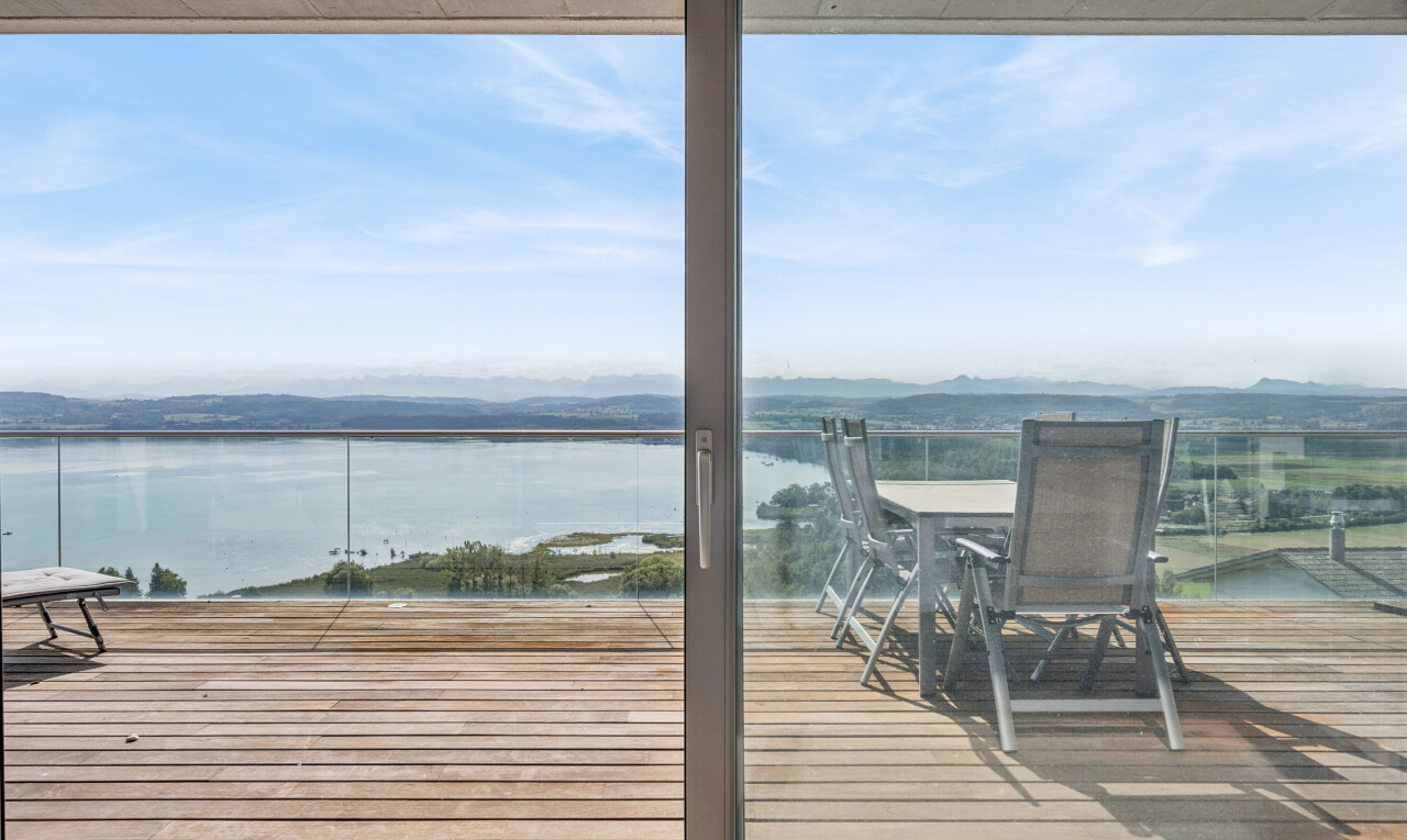 terrasse mit water view, seesicht, view focus, day time, und deck