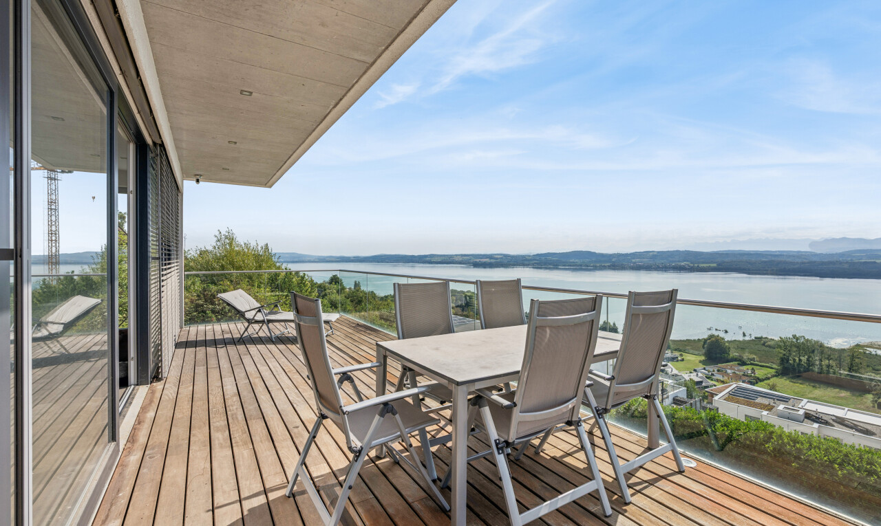 terrasse mit water view, view focus, seesicht, deck, und from property