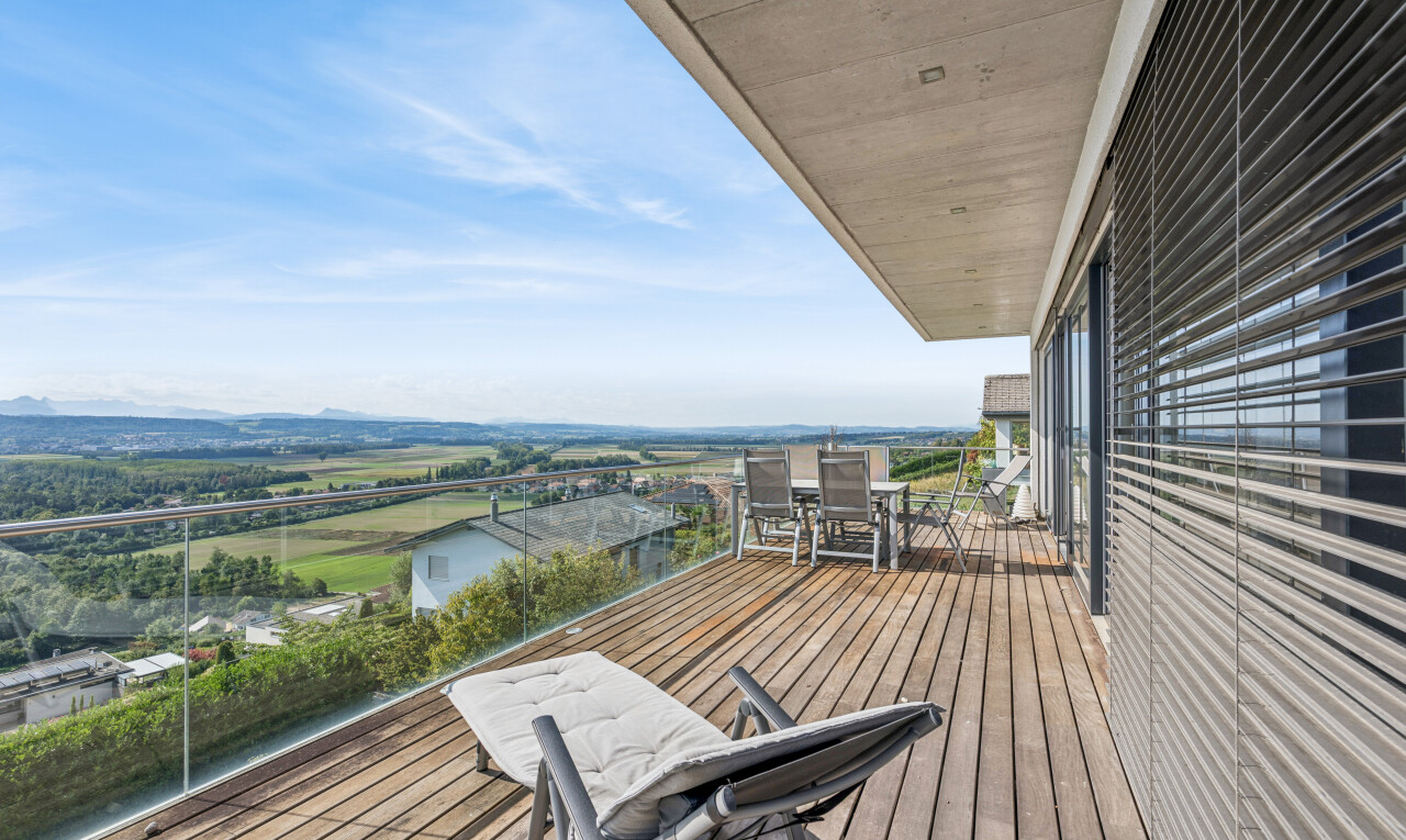 terrasse mit view focus, from property, essbereich im freien, deck, und day time