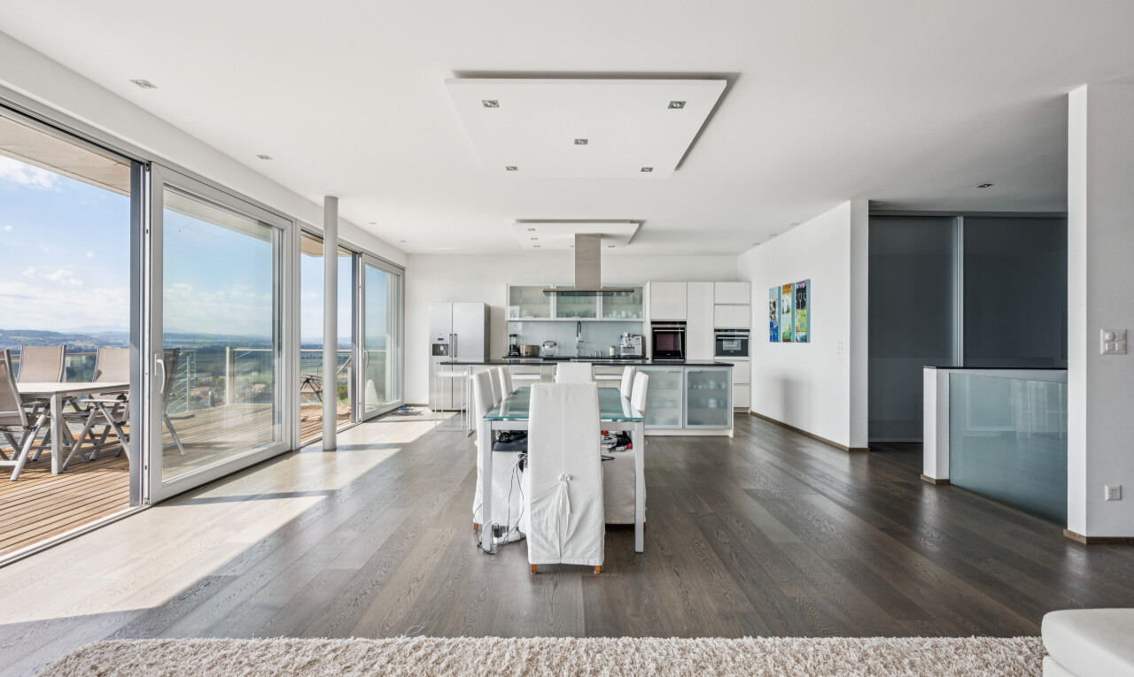 esszimmer mit außenzugang, drywall, gipskartonwand, inside property, und day time
