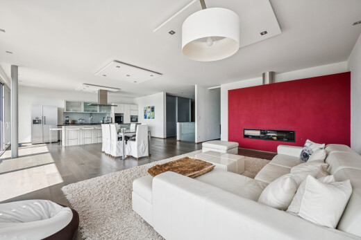 wohnzimmer mit full kitchen, drywall, gipskartonwand, inside property, und one wall kitchen