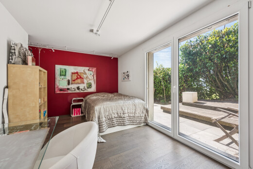 zimmer / schlafzimmer mit außenzugang, gipskartonwand, drywall, inside property, und bürobereich