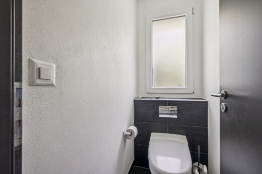 bad mit toilette und inside property