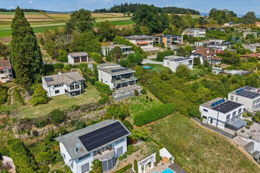 außenansicht mit day time, solaranlage, neighborhood view, residential view, und wohngebietblick