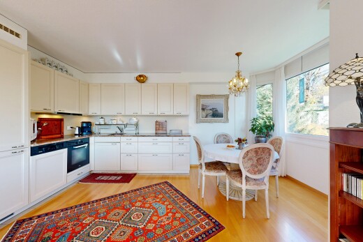 küche mit wood finish floor, holzfußboden, natural light, natürliches licht, und schranktüren mit vertiefter mittelplatte