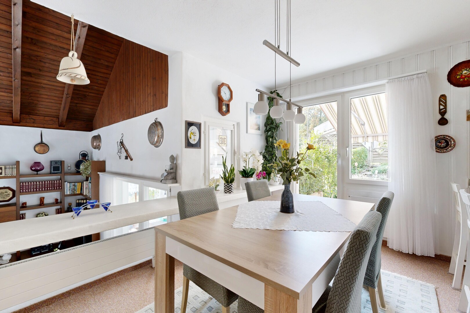 esszimmer mit inside property, carpet, teppich, drywall, und gipskartonwand