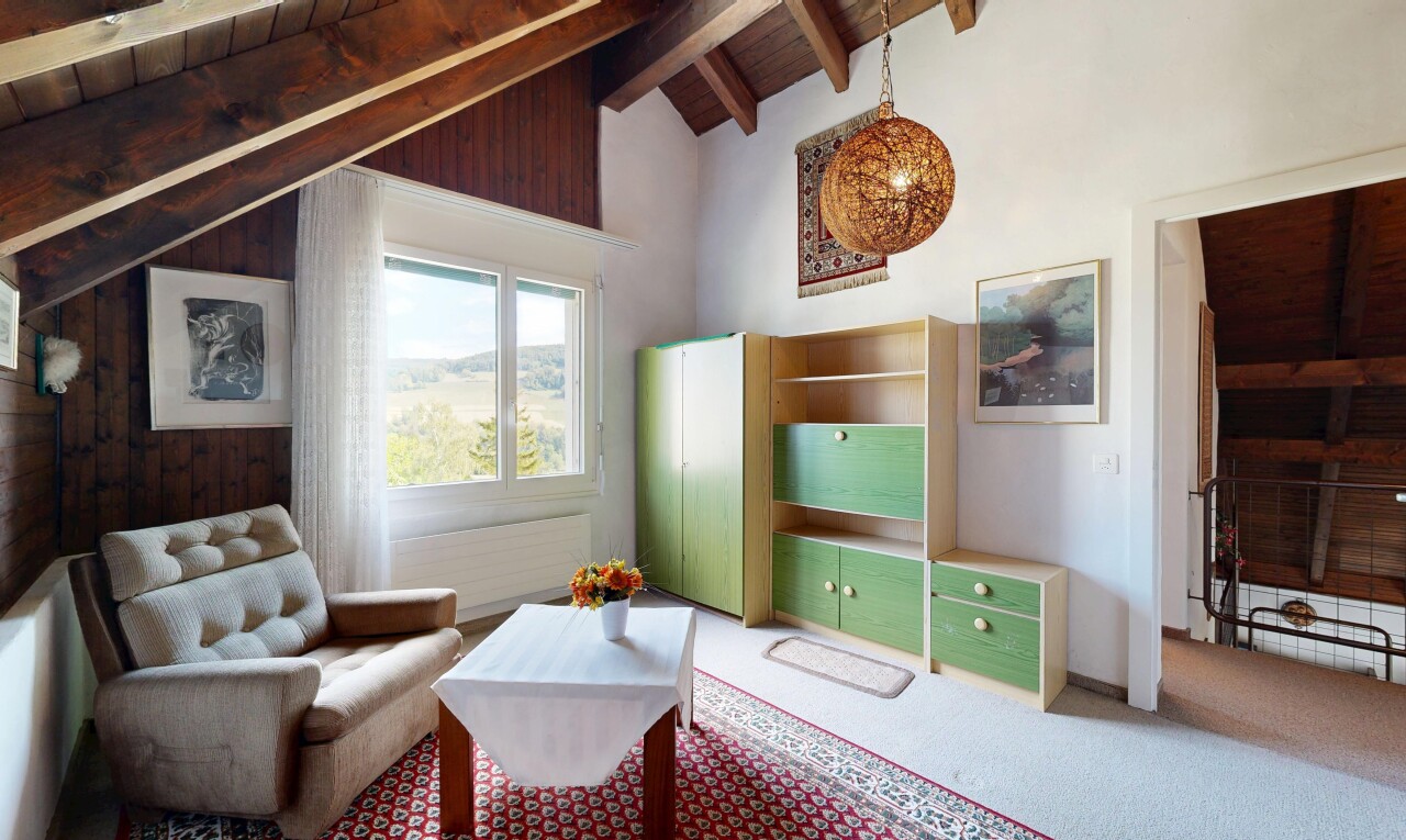 wohnzimmer mit high ceiling, hohe decke, high end ceiling, beamed ceiling, und balkendecke